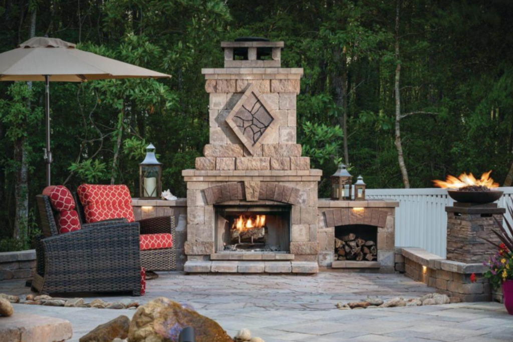 Outdoor Fireplace vs. Fire Pit Bianchi Brick
