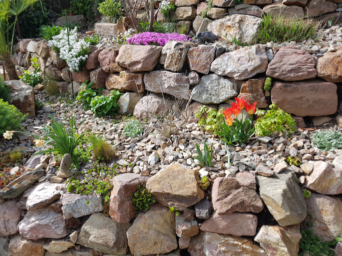 Rockery, Drywall, Natural stone wall